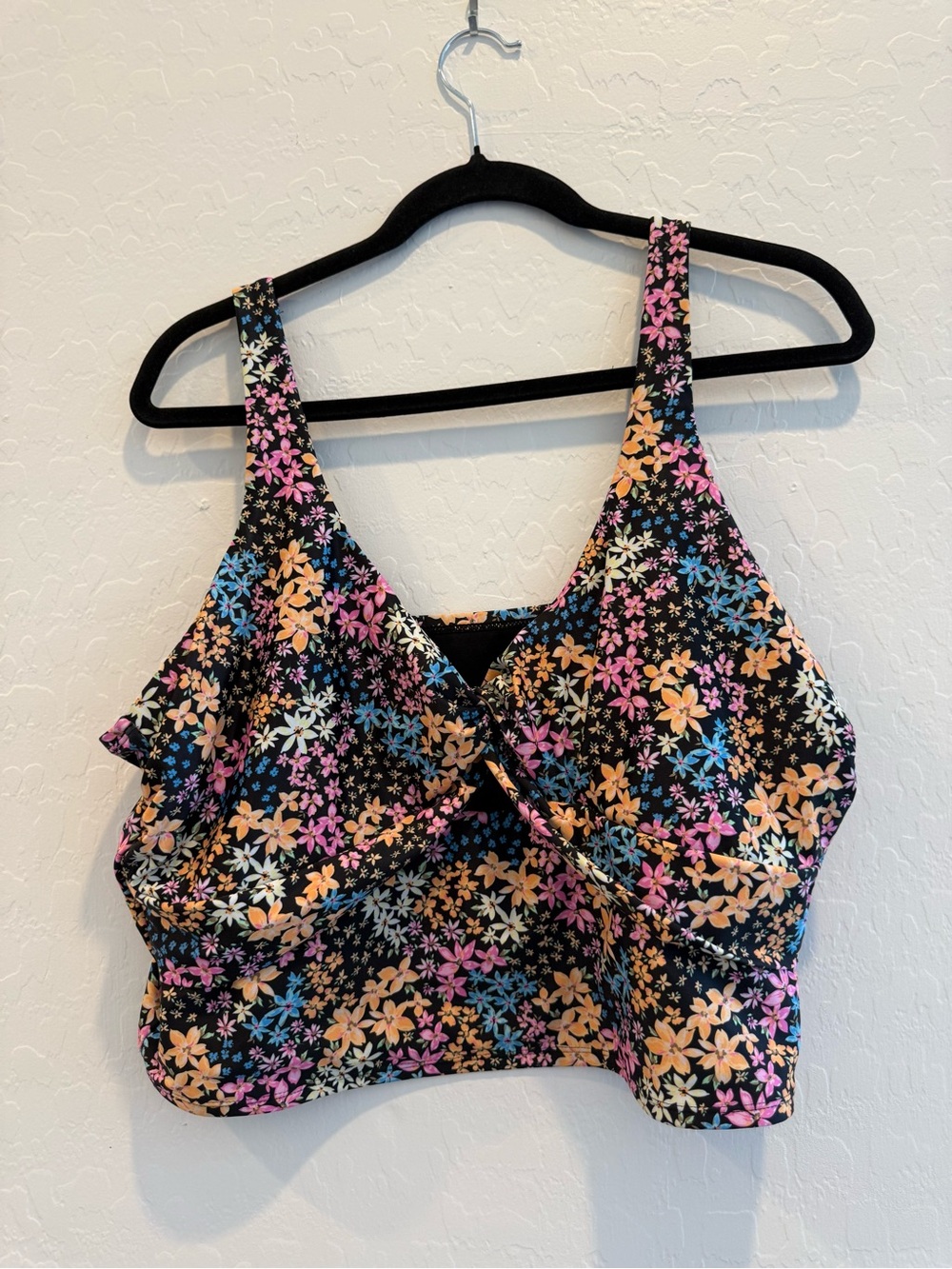Floral Twist‑Front Crop Top – Black Multicolor – Plus Size 2X